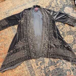Johnny Was Savannah Velvet Drape Kimono
Duster size small